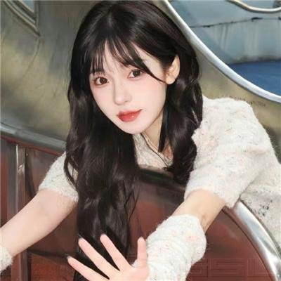 抽象画中的越南少女